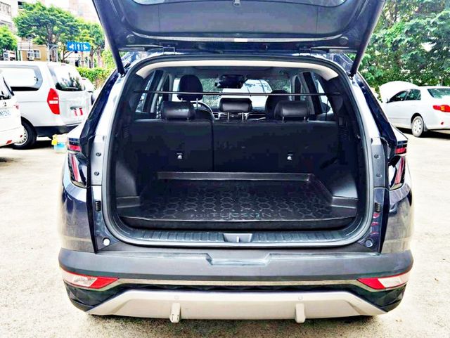 2022年現代 新款土桑1.6L 按鍵式排檔 自動跟車 全景天窗 電尾門僅1.6萬公里新車保固到2027年 誰眼光好快搶  第15張相片