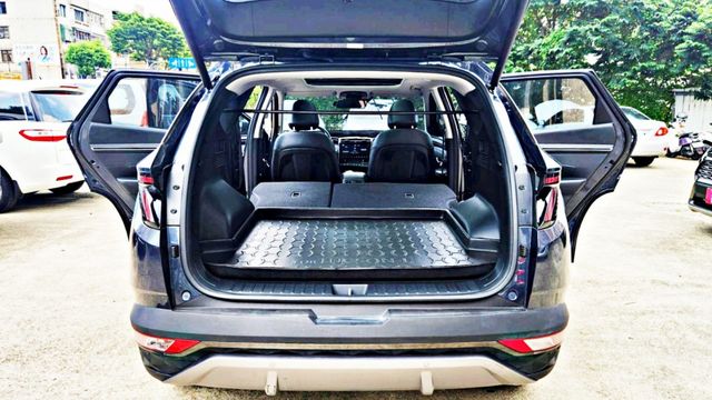 2022年現代 新款土桑1.6L 按鍵式排檔 自動跟車 全景天窗 電尾門僅1.6萬公里新車保固到2027年 誰眼光好快搶  第16張相片