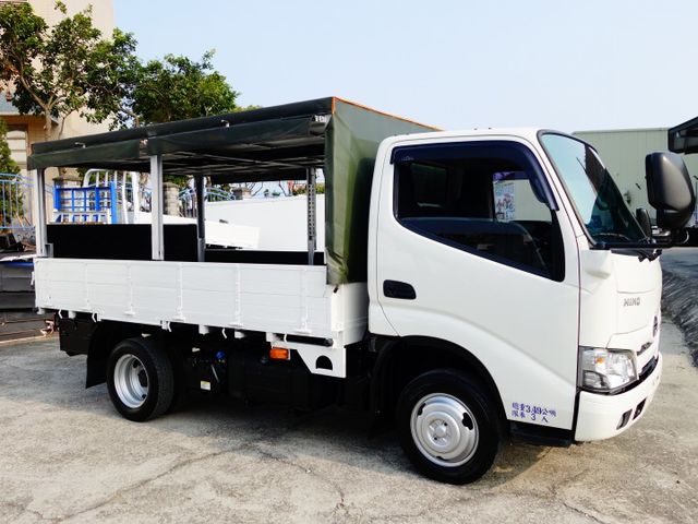 《僅跑2萬》HINO-10.5呎加裝五面掀棚架《油壓尾門》  第3張相片