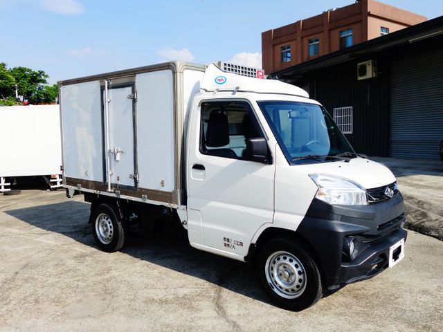 《僅跑2萬》菱利安全氣囊+盲點偵測+防滑系統-20冷凍車《自排》  第3張相片