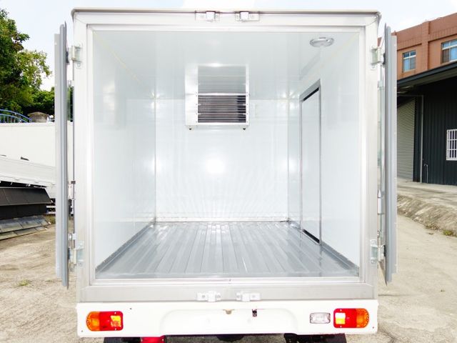 《僅跑2萬》菱利安全氣囊+盲點偵測+防滑系統-20冷凍車《自排》  第7張相片