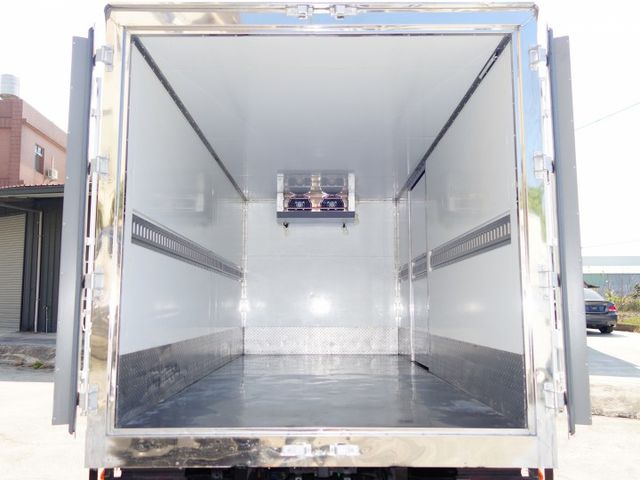 《加長14呎》日本原裝五十鈴加長加高冷凍箱《里程6萬》  第7張相片
