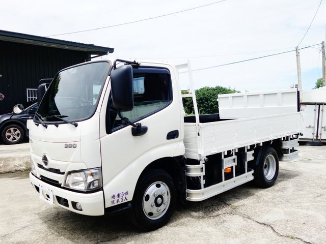《自排》HINO五噸300型加裝5呎雙油壓尾門《10呎半》  第2張相片