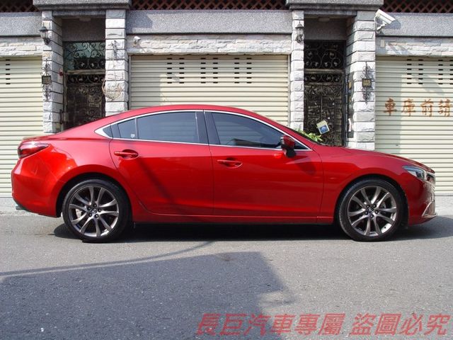 柴油旗艦型.全車原鈑件.僅跑約9萬.6安.車道維持.盲點偵測.手自排.雙區恆溫.電動椅.BOSE喇叭.可全貸  第3張相片