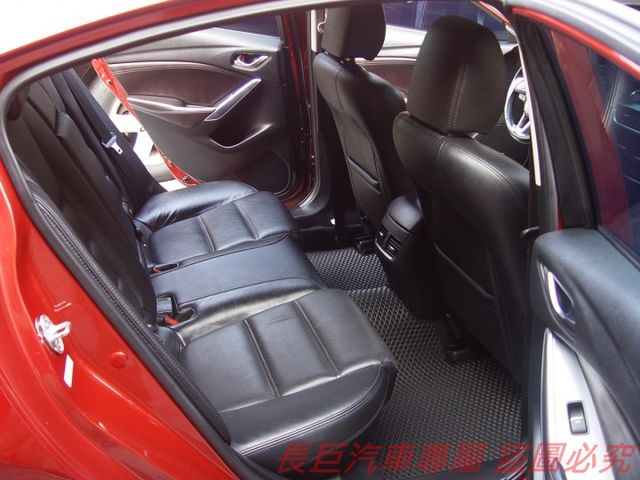柴油旗艦型.全車原鈑件.僅跑約9萬.6安.車道維持.盲點偵測.手自排.雙區恆溫.電動椅.BOSE喇叭.可全貸  第7張相片