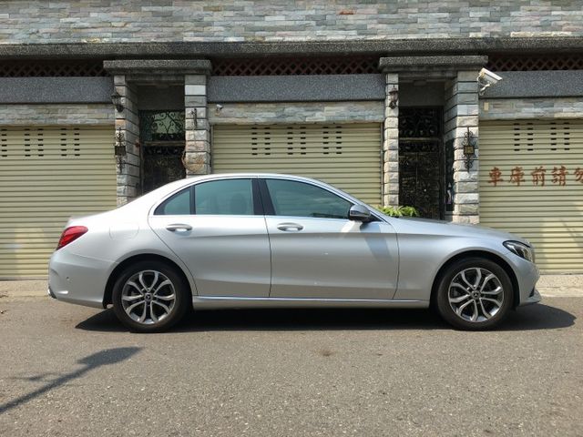 總代理一手車.全車原鈑件.7安.I-KEY.雙區恆溫.LED頭燈.多媒體主機.雙電動椅.後座出風口.可全貸  第3張相片