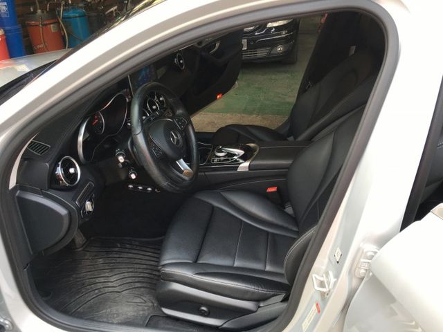 總代理一手車.全車原鈑件.7安.I-KEY.雙區恆溫.LED頭燈.多媒體主機.雙電動椅.後座出風口.可全貸  第5張相片
