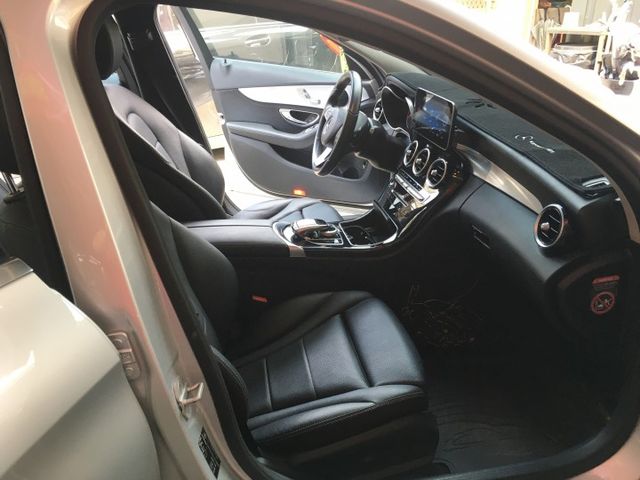 總代理一手車.全車原鈑件.7安.I-KEY.雙區恆溫.LED頭燈.多媒體主機.雙電動椅.後座出風口.可全貸  第6張相片
