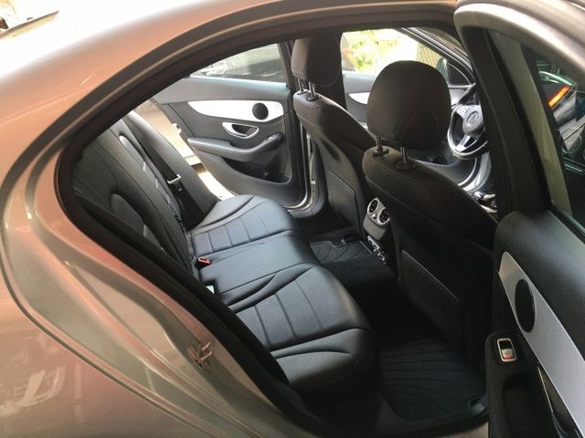 總代理一手車.全車原鈑件.7安.I-KEY.雙區恆溫.LED頭燈.多媒體主機.雙電動椅.後座出風口.可全貸  第7張相片