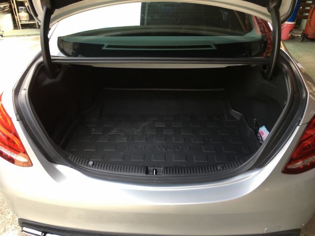 總代理一手車.全車原鈑件.7安.I-KEY.雙區恆溫.LED頭燈.多媒體主機.雙電動椅.後座出風口.可全貸  第8張相片