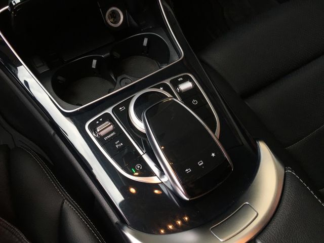 總代理一手車.全車原鈑件.7安.I-KEY.雙區恆溫.LED頭燈.多媒體主機.雙電動椅.後座出風口.可全貸  第13張相片