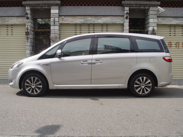 頂級版.4安.電動椅.全車環景.定速系統.恆溫空調.I-KEY.電動天窗.循跡防滑.HID頭燈.超值國產豪華MPV  第2張相片