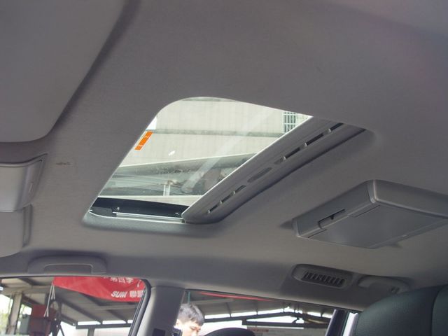 頂級版.4安.電動椅.全車環景.定速系統.恆溫空調.I-KEY.電動天窗.循跡防滑.HID頭燈.超值國產豪華MPV  第16張相片