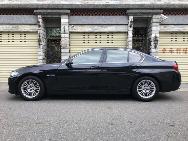 僅跑7萬多.總代理520D.全車原鈑件.6安.換檔撥片.雙前座電動椅.i-DRIVE系統.定速系統.倒車顯影.  第2張相片