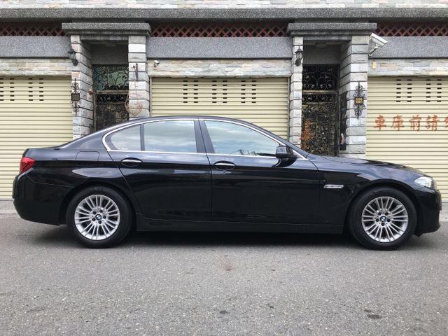 僅跑7萬多.總代理520D.全車原鈑件.6安.換檔撥片.雙前座電動椅.i-DRIVE系統.定速系統.倒車顯影.  第3張相片