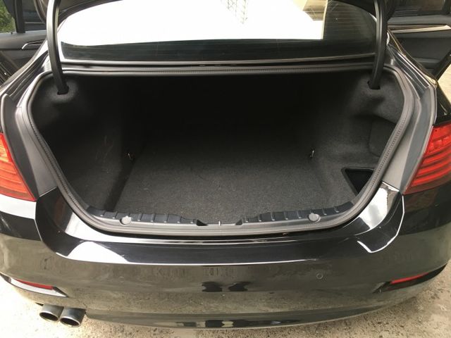 僅跑7萬多.總代理520D.全車原鈑件.6安.換檔撥片.雙前座電動椅.i-DRIVE系統.定速系統.倒車顯影.  第8張相片