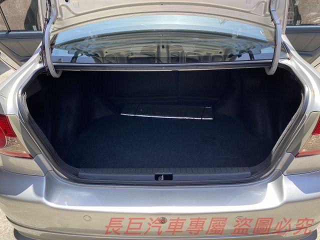 不敗代步神車/小改款式樣/HID頭燈/影音主機/電子後視鏡/恆溫空調/皮椅/省油好開/耐用省心  第8張相片
