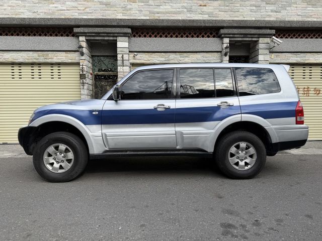 全車原鈑件/7人座/4WD/大螢幕安卓機/5速手自排/電動椅/後座出風口/天窗/越野王者  第2張相片