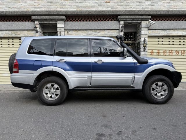 全車原鈑件/7人座/4WD/大螢幕安卓機/5速手自排/電動椅/後座出風口/天窗/越野王者  第3張相片