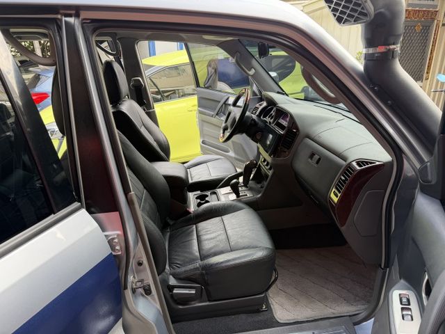 全車原鈑件/7人座/4WD/大螢幕安卓機/5速手自排/電動椅/後座出風口/天窗/越野王者  第6張相片