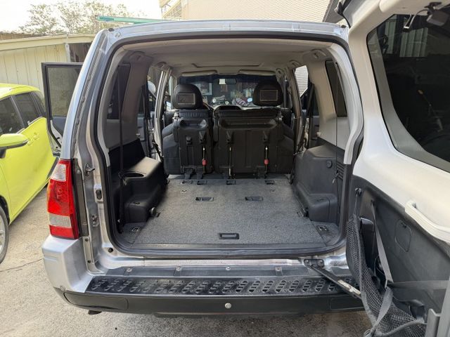 全車原鈑件/7人座/4WD/大螢幕安卓機/5速手自排/電動椅/後座出風口/天窗/越野王者  第9張相片