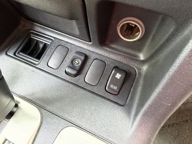 全車原鈑件/7人座/4WD/大螢幕安卓機/5速手自排/電動椅/後座出風口/天窗/越野王者  第12張相片