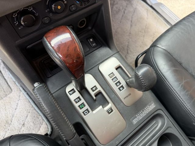 全車原鈑件/7人座/4WD/大螢幕安卓機/5速手自排/電動椅/後座出風口/天窗/越野王者  第13張相片