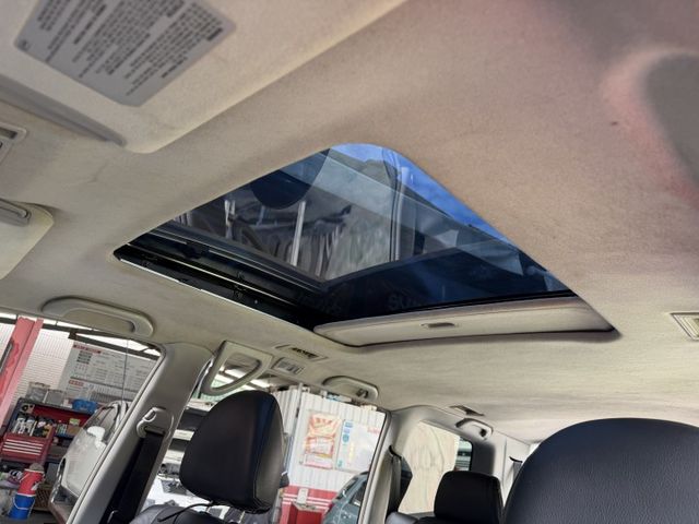 全車原鈑件/7人座/4WD/大螢幕安卓機/5速手自排/電動椅/後座出風口/天窗/越野王者  第15張相片