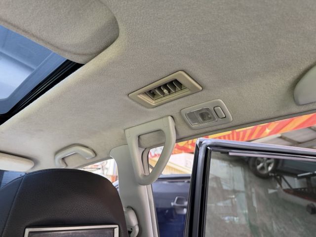 全車原鈑件/7人座/4WD/大螢幕安卓機/5速手自排/電動椅/後座出風口/天窗/越野王者  第16張相片