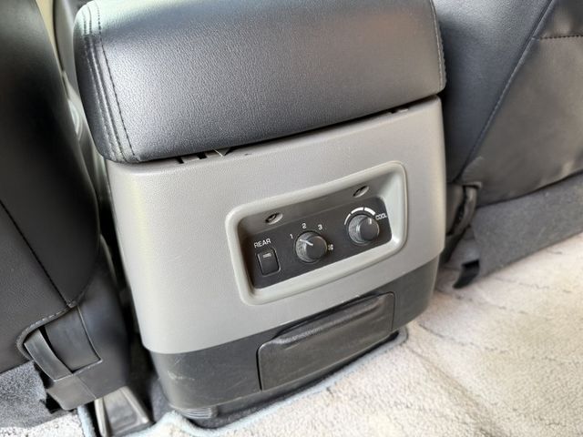 全車原鈑件/7人座/4WD/大螢幕安卓機/5速手自排/電動椅/後座出風口/天窗/越野王者  第17張相片