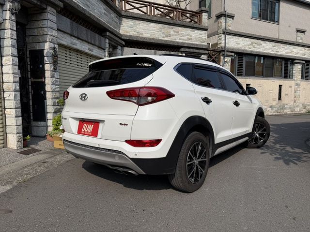 1.6渦輪尊貴版/全景天窗/I-KEY/大螢幕安卓機/6安氣囊/手自排/電動椅/LED頭燈/電動尾門/超值休旅  第4張相片