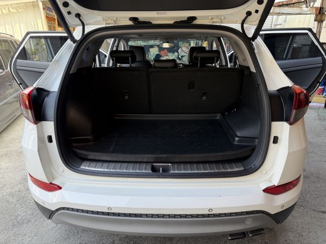 1.6渦輪尊貴版/全景天窗/I-KEY/大螢幕安卓機/6安氣囊/手自排/電動椅/LED頭燈/電動尾門/超值休旅  第8張相片