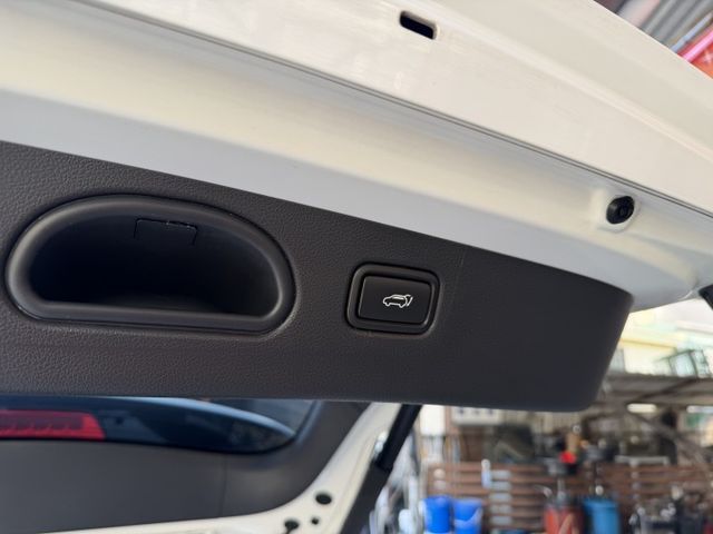 1.6渦輪尊貴版/全景天窗/I-KEY/大螢幕安卓機/6安氣囊/手自排/電動椅/LED頭燈/電動尾門/超值休旅  第18張相片