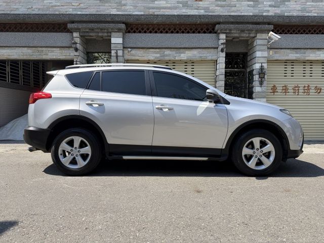 全車原鈑件/6安全氣囊/大螢幕安卓機/電動尾門/雙區恆溫/定速/I-KEY/電動椅/車頂架/電動天窗  第3張相片