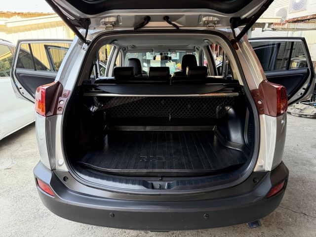 全車原鈑件/6安全氣囊/大螢幕安卓機/電動尾門/雙區恆溫/定速/I-KEY/電動椅/車頂架/電動天窗  第8張相片