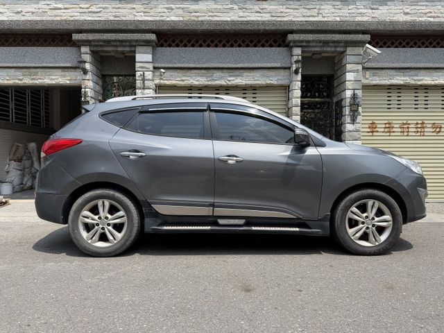 整備中/尊貴型/定速系統/雙安/電動椅/多媒體主機/雙區恆溫/6速手自排/行李架/便宜好用  第3張相片