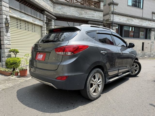 整備中/尊貴型/定速系統/雙安/電動椅/多媒體主機/雙區恆溫/6速手自排/行李架/便宜好用  第4張相片