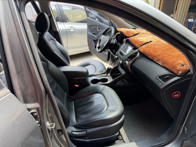 整備中/尊貴型/定速系統/雙安/電動椅/多媒體主機/雙區恆溫/6速手自排/行李架/便宜好用  第6張相片