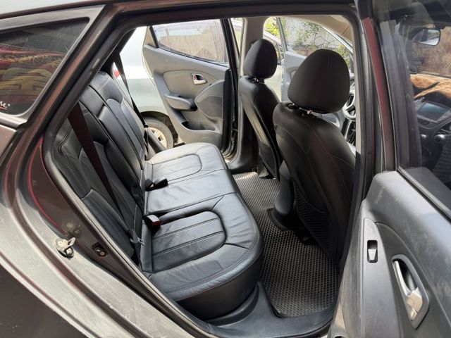 整備中/尊貴型/定速系統/雙安/電動椅/多媒體主機/雙區恆溫/6速手自排/行李架/便宜好用  第7張相片