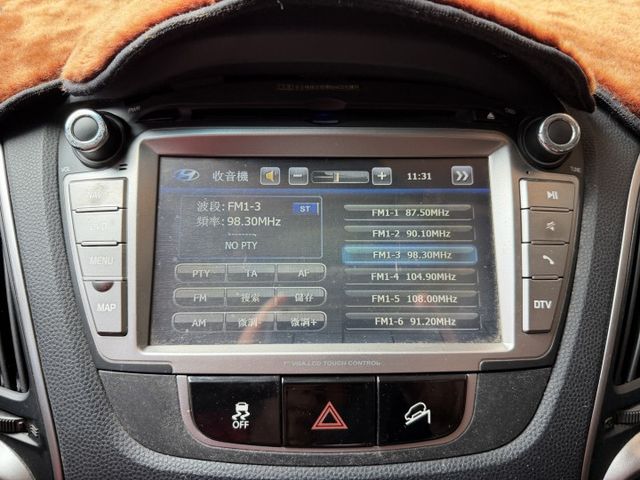 整備中/尊貴型/定速系統/雙安/電動椅/多媒體主機/雙區恆溫/6速手自排/行李架/便宜好用  第8張相片