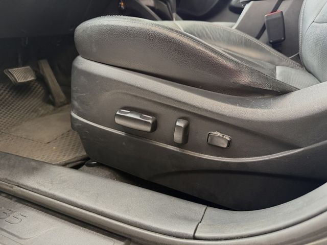 整備中/尊貴型/定速系統/雙安/電動椅/多媒體主機/雙區恆溫/6速手自排/行李架/便宜好用  第11張相片