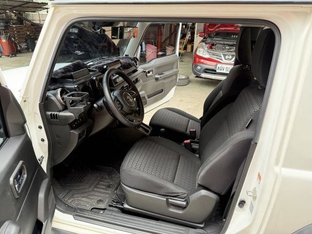 6安氣囊/大螢幕安卓機/ALL GRIP四傳系統/定速/恆溫空調/正統越野血統/個性吸睛  第5張相片