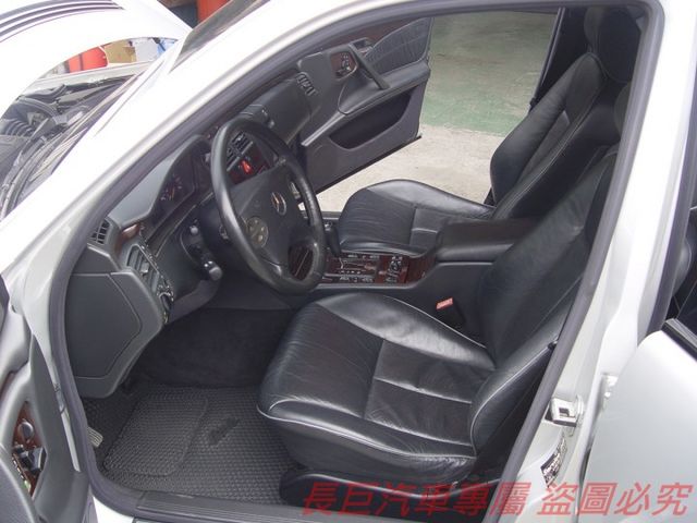 一手車.僅跑8萬多.里程保證.6安.雙電動椅.天窗.定速系統.雙區恆溫.真皮皮椅.全車距雷達.車況絕佳.大器華貴  第5張相片