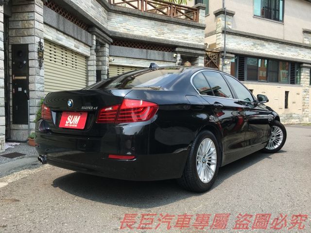 僅跑7萬多.總代理520D.全車原鈑件.6安.換檔撥片.雙前座電動椅.i-DRIVE系統.定速系統.倒車顯影.  第4張相片