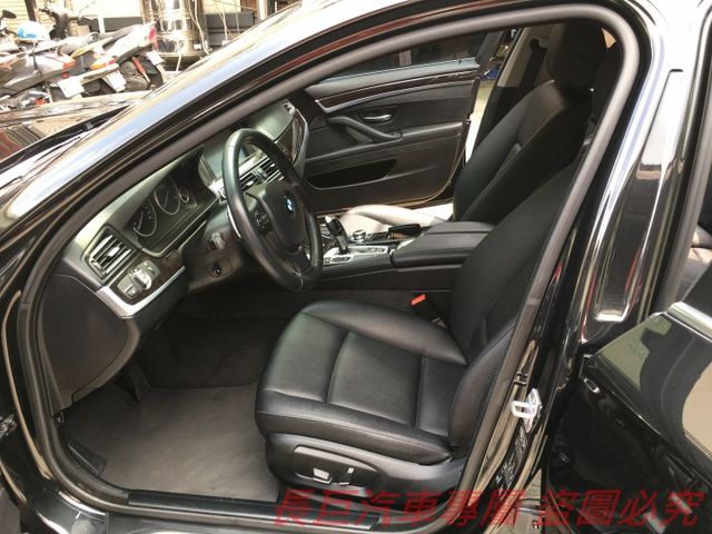 僅跑7萬多.總代理520D.全車原鈑件.6安.換檔撥片.雙前座電動椅.i-DRIVE系統.定速系統.倒車顯影.  第5張相片