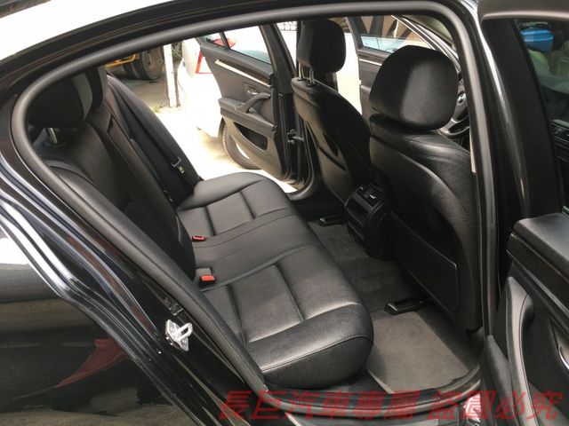 僅跑7萬多.總代理520D.全車原鈑件.6安.換檔撥片.雙前座電動椅.i-DRIVE系統.定速系統.倒車顯影.  第7張相片