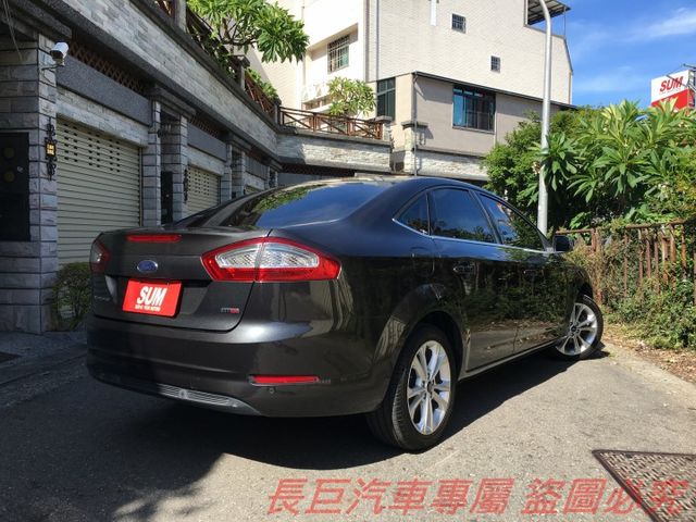 柴油渦輪.四安+膝部氣囊.定速系統.雙區恆溫.音響快控鍵.後座出風口.循跡防滑.歐系血統超值房車  第4張相片