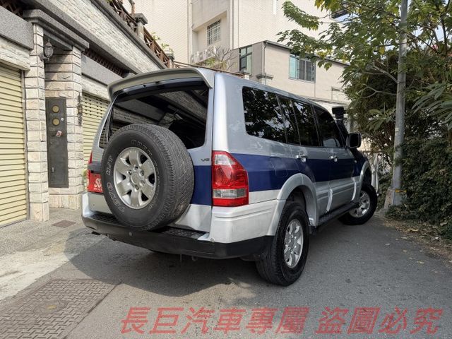 全車原鈑件/7人座/4WD/大螢幕安卓機/5速手自排/電動椅/後座出風口/天窗/越野王者  第4張相片