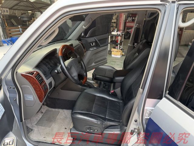 全車原鈑件/7人座/4WD/大螢幕安卓機/5速手自排/電動椅/後座出風口/天窗/越野王者  第5張相片