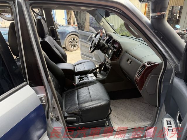 全車原鈑件/7人座/4WD/大螢幕安卓機/5速手自排/電動椅/後座出風口/天窗/越野王者  第6張相片